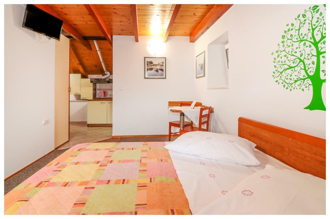 Apartments Mirabella Omiš Buitenkant foto