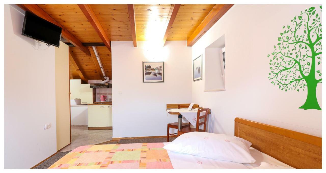 Apartments Mirabella Omiš Buitenkant foto