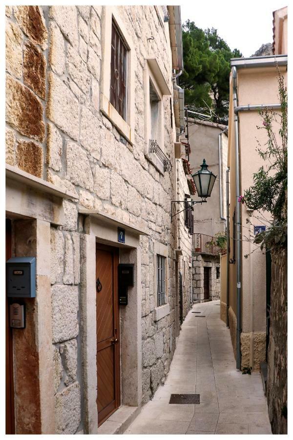 Apartments Mirabella Omiš Buitenkant foto