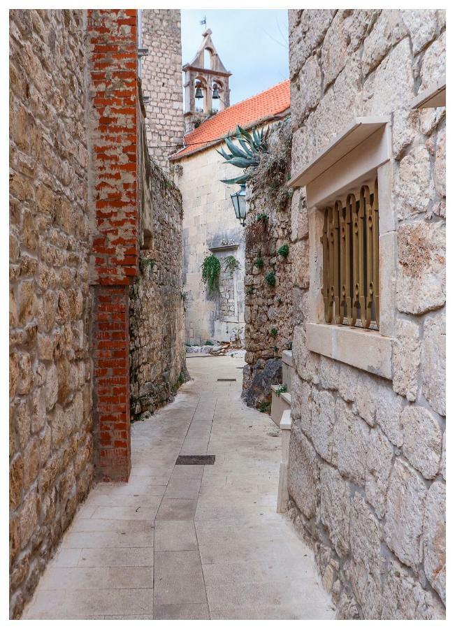 Apartments Mirabella Omiš Buitenkant foto